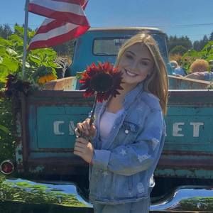 Meet your Posher, Anna